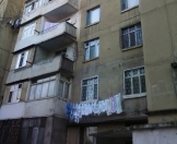 Satılır 3 otaqlı 80 m2 köhnə tikili Hərbi Hospital