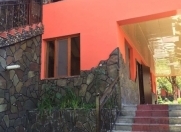 Satılır 10 otaqlı 335 m2 həyət evi Qax