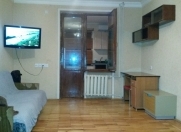 İcarəyə verilir 2 otaqlı 60 m2 köhnə tikili Ayna Sultanova heykəli