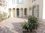 İcarəyə verilir 4 otaqlı 280 m2 həyət evi Gənclik m.