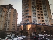 Satılır 4 otaqlı 150 m2 yeni tikili Azərbaycan Dillər Universiteti