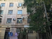 Satılır 2 otaqlı 65 m2 köhnə tikili Yasamal r.