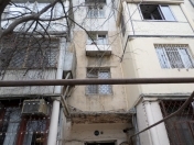 Satılır 4 otaqlı 90 m2 köhnə tikili Yasamal parkı