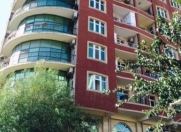 İcarəyə verilir 3 otaqlı 95 m2 yeni tikili Tibb Universiteti