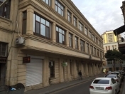 İcarəyə verilir 6 otaqlı 315 m2 köhnə tikili Sahil m.