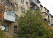 Satılır 2 otaqlı 50 m2 köhnə tikili Ayna Sultanova heykəli