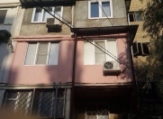 Satılır 2 otaqlı 75 m2 köhnə tikili Elmlər Akademiyası m.