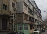 Satılır 2 otaqlı 54 m2 köhnə tikili Elmlər Akademiyası m.