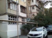 Satılır 3 otaqlı 75 m2 köhnə tikili Yasamal r.
