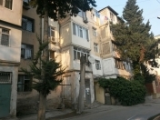 Satılır 3 otaqlı 63 m2 köhnə tikili İnşaatçılar m.