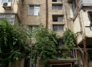 Satılır 2 otaqlı 41 m2 köhnə tikili Dövlət Statistika Komitəsi