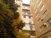 Satılır 1 otaqlı 40 m2 köhnə tikili Heydər Əliyev Mərkəzi