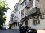 Satılır 4 otaqlı 140 m2 köhnə tikili Bakı Dövlət Universiteti