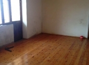 İcarəyə verilir 5 otaqlı 100 m2 köhnə tikili Xalqlar Dostluğu m.