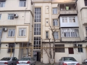 Satılır 1 otaqlı 32 m2 köhnə tikili İnşaatçılar m.