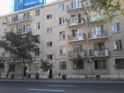 İcarəyə verilir 2 otaqlı 55 m2 köhnə tikili Şah İsmayıl Xətai m.
