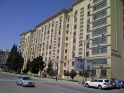 İcarəyə verilir 3 otaqlı 93 m2 köhnə tikili Şah İsmayıl Xətai m.