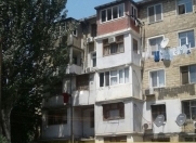 Satılır 2 otaqlı 45 m2 köhnə tikili Elmlər Akademiyası m.