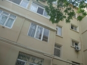 Satılır 3 otaqlı 85 m2 köhnə tikili Dostluq kinoteatrı