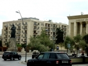 İcarəyə verilir 3 otaqlı 85 m2 köhnə tikili Nizami m.