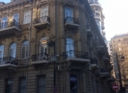 Satılır 3 otaqlı 100 m2 köhnə tikili Axundov bağı