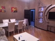İcarəyə verilir 3 otaqlı 135 m2 yeni tikili Elmlər Akademiyası m.