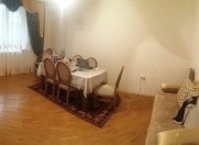 Satılır 3 otaqlı 91 m2 köhnə tikili Tibb Universiteti