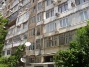 Satılır 3 otaqlı 60 m2 köhnə tikili Elmlər Akademiyası m.