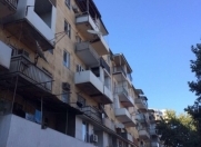 Satılır 3 otaqlı 95 m2 köhnə tikili Yasamal r.