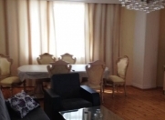 İcarəyə verilir 3 otaqlı 130 m2 yeni tikili Elmlər Akademiyası m.