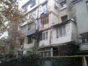Satılır 3 otaqlı 65 m2 köhnə tikili Elmlər Akademiyası m.