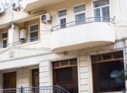 İcarəyə verilir 3 otaqlı 160 m2 yeni tikili Nizami m.