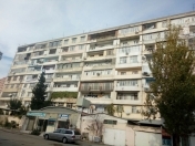 Satılır 4 otaqlı 100 m2 köhnə tikili Zərifə Əliyeva adına park