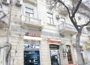 İcarəyə verilir 4 otaqlı 220 m2 köhnə tikili Sahil m.