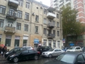 Satılır 1 otaqlı 35 m2 köhnə tikili İnşaatçılar m.