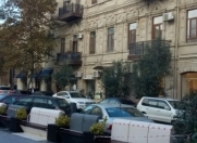 İcarəyə verilir 3 otaqlı 125 m2 köhnə tikili Sahil m.