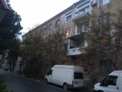 Satılır 3 otaqlı 90 m2 köhnə tikili Elmlər Akademiyası m.