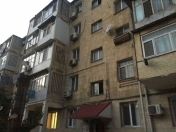 Satılır 1 otaqlı 32 m2 köhnə tikili İnşaatçılar m.