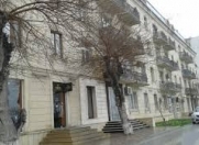 İcarəyə verilir 3 otaqlı 90 m2 köhnə tikili Səbail r.