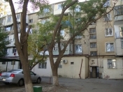 Satılır 3 otaqlı 65 m2 köhnə tikili İnşaatçılar m.