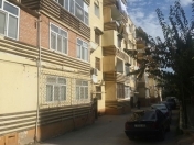 Satılır 3 otaqlı 80 m2 köhnə tikili Yasamal r.