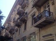 İcarəyə verilir 2 otaqlı 110 m2 köhnə tikili Axundov bağı