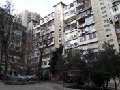 Satılır 4 otaqlı 50 m2 köhnə tikili İnşaatçılar m.