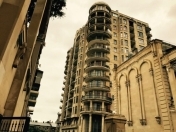 Satılır 4 otaqlı 245 m2 yeni tikili Axundov bağı