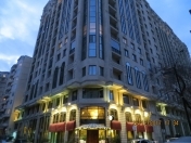 Satılır 3 otaqlı 130 m2 yeni tikili Axundov bağı