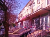 Satılır 4 otaqlı 80 m2 obyekt Memar Əcəmi m.