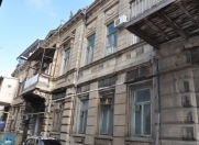 Satılır 4 otaqlı 150 m2 köhnə tikili Fəvvarələr meydanı