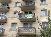 Satılır 3 otaqlı 72 m2 köhnə tikili Rusiya səfirliyi