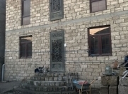 Satılır 6 otaqlı 300 m2 həyət evi Beşmərtəbə