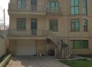 Satılır 7 otaqlı 900 m2 həyət evi Bakıxanov